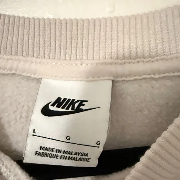 Nike Women's Crewneck - Picture 3 of 4